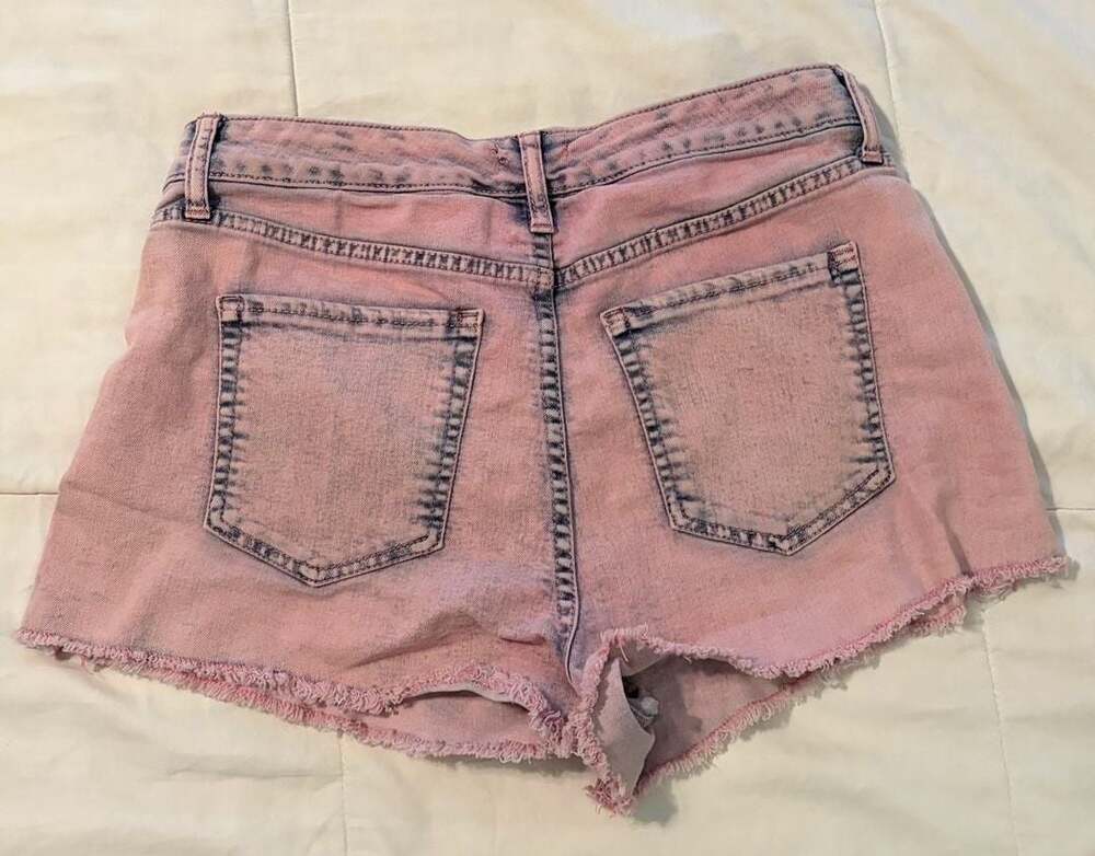 Wild Fable Women's Acid Wash Pink Denim Raw Hem Cut-Off Shorts Size 12 - Picture 7 of 8